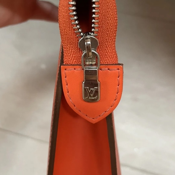 Louis Vuitton Toiletry Monogram Pouch 26 Orange Epi Leather - Picture 4 of 8
